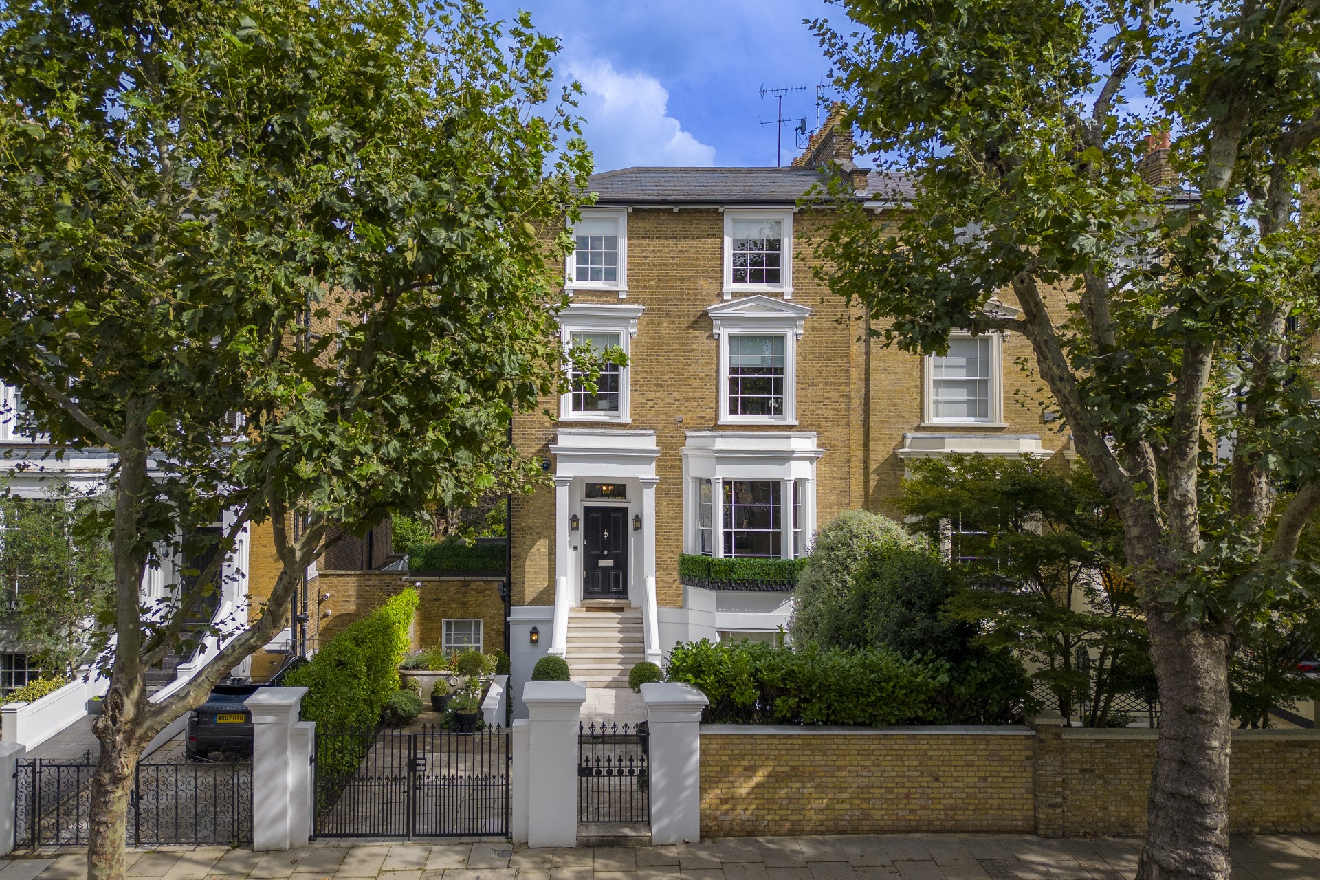 Carlton_Hill_St_Johns_Wood_London_NW8.jpg
